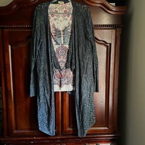 Two Piece Shirt 💚and Shrug Set